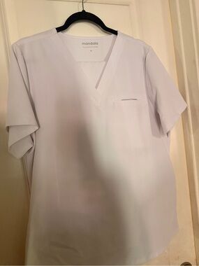 Mandala womens V-Neck Medical Scrub set in White